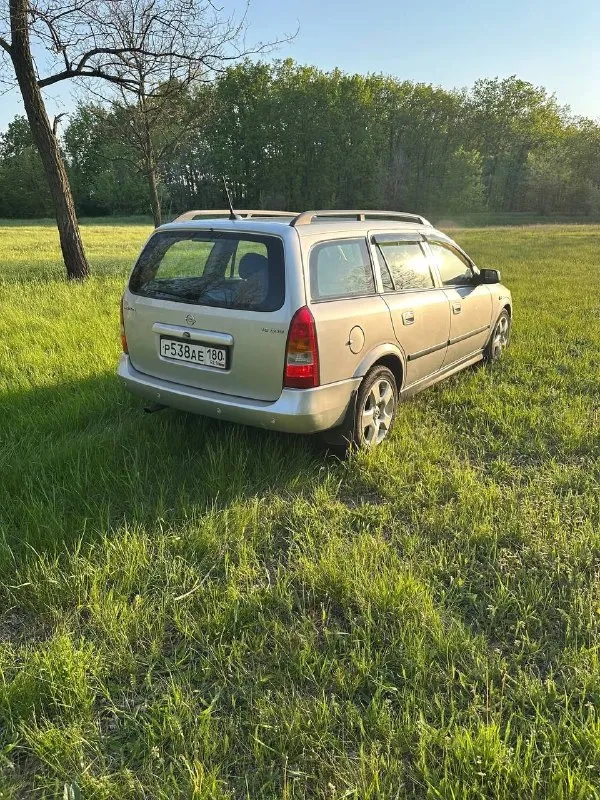Opel astra g 2003г бензин-газ ( метан) cng заводской бробег: 210 000 км. стоит - датчик дождя - круиз контроль - климат контроль - мультируль - зади электростеклоподьемники. я второй владелец по днр. машина на полном ходу, обслуживалась вовремя. -нужно сделать то. -поменять передние колодки. стоит новый резонатор, трос ручника. тысячи три назад поставил новый генератор. грм менялся на 197 000 км много чего, обслужено помимо этого. на фото зимняя резина. есть второй комплект лета, на других дисках. есть, кое-какие запчасти. заправки метана на 1000рублей хватает больше чем на 300км цена 560 000 рублей. небольшой торг при осмотре. пролетарский район. +79493402903. кирилл. по всем вопросам, звонить в любое время дня и ночи. 📞 звоните: +7(949)3402903 - фотография - 5
