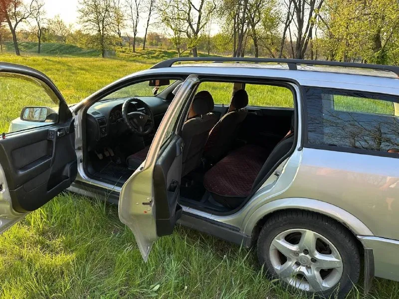 Opel astra g 2003г бензин-газ ( метан) cng заводской бробег: 210 000 км. стоит - датчик дождя - круиз контроль - климат контроль - мультируль - зади электростеклоподьемники. я второй владелец по днр. машина на полном ходу, обслуживалась вовремя. -нужно сделать то. -поменять передние колодки. стоит новый резонатор, трос ручника. тысячи три назад поставил новый генератор. грм менялся на 197 000 км много чего, обслужено помимо этого. на фото зимняя резина. есть второй комплект лета, на других дисках. есть, кое-какие запчасти. заправки метана на 1000рублей хватает больше чем на 300км цена 560 000 рублей. небольшой торг при осмотре. пролетарский район. +79493402903. кирилл. по всем вопросам, звонить в любое время дня и ночи. 📞 звоните: +7(949)3402903 - фотография - 6