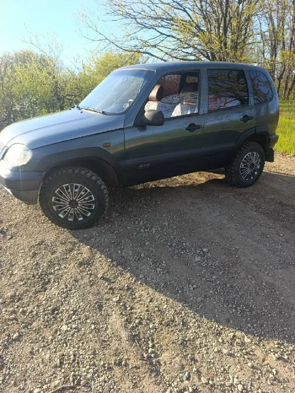 Продам chevrolet нива 2008г. Двигатель работает хорошо. Коробка, раздатка в хорошем состоянии. Масла, везде поменяны, есть кондиционер, музыка, сигнализация. Грязевая резина в хорошем состоянии. Документы чистые на учёт без проблем. Цена 380тыс торг. Г енакиево+79495254851
📞 Звоните: +7(949)5254851 - фотография - 1
