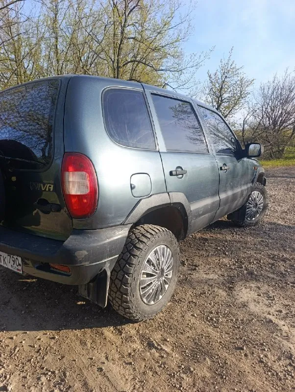 Продам chevrolet нива 2008г. Двигатель работает хорошо. Коробка, раздатка в хорошем состоянии. Масла, везде поменяны, есть кондиционер, музыка, сигнализация. Грязевая резина в хорошем состоянии. Документы чистые на учёт без проблем. Цена 380тыс торг. Г енакиево+79495254851
📞 Звоните: +7(949)5254851 - фотография - 2