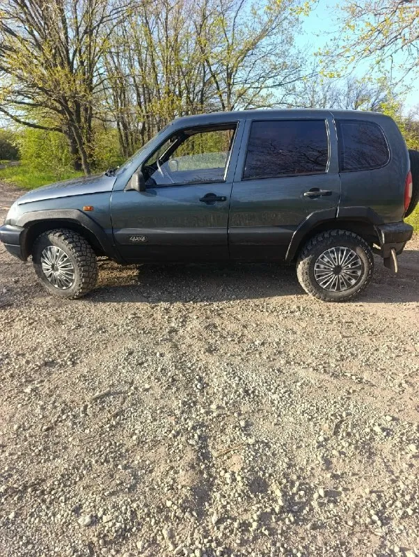 Продам chevrolet нива 2008г. Двигатель работает хорошо. Коробка, раздатка в хорошем состоянии. Масла, везде поменяны, есть кондиционер, музыка, сигнализация. Грязевая резина в хорошем состоянии. Документы чистые на учёт без проблем. Цена 380тыс торг. Г енакиево+79495254851
📞 Звоните: +7(949)5254851 - фотография - 4