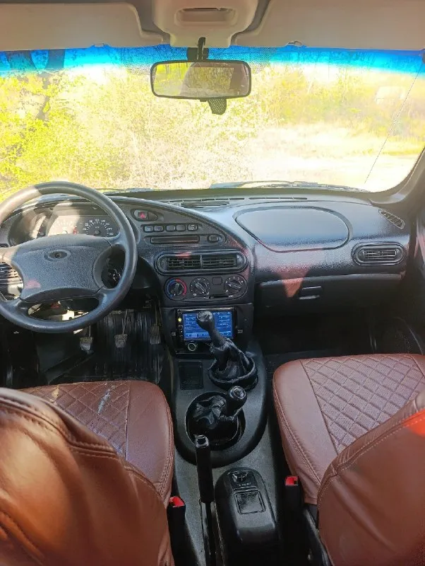 Продам chevrolet нива 2008г. Двигатель работает хорошо. Коробка, раздатка в хорошем состоянии. Масла, везде поменяны, есть кондиционер, музыка, сигнализация. Грязевая резина в хорошем состоянии. Документы чистые на учёт без проблем. Цена 380тыс торг. Г енакиево+79495254851
📞 Звоните: +7(949)5254851 - фотография - 7