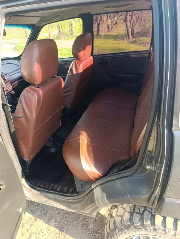 Продам chevrolet нива 2008г. Двигатель работает хорошо. Коробка, раздатка в хорошем состоянии. Масла, везде поменяны, есть кондиционер, музыка, сигнализация. Грязевая резина в хорошем состоянии. Документы чистые на учёт без проблем. Цена 380тыс торг. Г енакиево+79495254851
📞 Звоните: +7(949)5254851 - фотография - 9