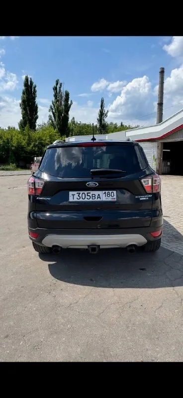 🚗 продаем семейный автомобиль ford escape(kuga) 2018г. 2.0 акпп (245л) 4wd первые и единственные владельцы по рф, машина в достойном состояние и не требует вложений, обслуживаю всегда вовремя. двигатель очень приятный, на мой взгляд лучший в линейке, едет более чем как для паркетника, динамика и управление восхищает. по кузову без намека на рыжики. салон не затертый. полная комплектация, есть все для комфортной езды :климат, круиз контроль, параллельная парковка, помощь парковки, память сидений, подогрев рулят сидений, дистанционный запуск, carplay, хорошая акустика, люк и панорамная крыша, большой багажник(задние сидения ложатся вровень, можно двоем за ночевать ), датчик открывания багажника ногой, датчик дождя и света и многое другое. если что то забыл, спрашивайте ! цена: 1980000 ₽ 📲 tg: анна 📞 🇷🇺 звоните: +79493411741 авторынок днр донецк - фотография - 3