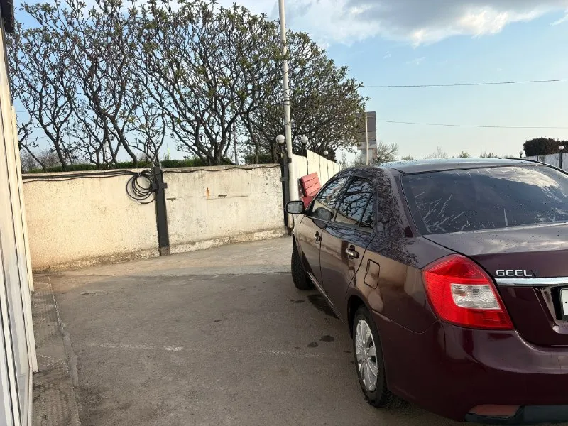 Продам geely gs6, 2014г. в родного пробега 150тыс, в отличном техническом состоянии, мотор работает ровно, коробку не выбивает, все передачи включаются без хрустов, по комплектации, птф, 4эсп подогрев передних сидений, кондиционер, проведенные работы по машине( замена элементов подвески стойки, отбойники, подшипники, гранаты( внут. наруж) замена масел в коробке и двигателе, замена ремня грм на пробеге 123.573 судя по надписи на крышке грм, замена генератора и вспомогательных ремней) есть небольшой момент по кузову на задней арке( китаец что еще сказать) есть комплект летней резины, машина зиму стояла в гараже (без отопления) за машину хочу 345 тыс. рублей обоснованный торг у капота, на смотрины не езжу, по телефону торги не веду, есть интерес приезжайте смотрите любые проверки за ваши деньги 🫰 писать в личку либо по номеру +79490434008 миранда г. снежное днр 📞 звоните: +7(949)0434008 - фотография - 5