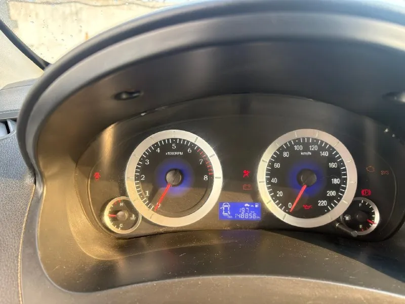 Продам geely gs6, 2014г. в родного пробега 150тыс, в отличном техническом состоянии, мотор работает ровно, коробку не выбивает, все передачи включаются без хрустов, по комплектации, птф, 4эсп подогрев передних сидений, кондиционер, проведенные работы по машине( замена элементов подвески стойки, отбойники, подшипники, гранаты( внут. наруж) замена масел в коробке и двигателе, замена ремня грм на пробеге 123.573 судя по надписи на крышке грм, замена генератора и вспомогательных ремней) есть небольшой момент по кузову на задней арке( китаец что еще сказать) есть комплект летней резины, машина зиму стояла в гараже (без отопления) за машину хочу 345 тыс. рублей обоснованный торг у капота, на смотрины не езжу, по телефону торги не веду, есть интерес приезжайте смотрите любые проверки за ваши деньги 🫰 писать в личку либо по номеру +79490434008 миранда г. снежное днр 📞 звоните: +7(949)0434008 - фотография - 7