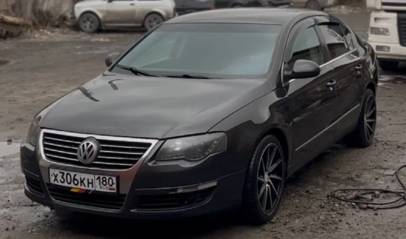 Продам volkswagen passat b6 1.8tsi 2010 года выпуска, в отличном состоянии, без гнили и рыжиков, технически обслужен. ходовая перебрана, суппорта новые, колодки новые, фазорегулятор новый, катушки, свечи новые, замена масла каждые 7тыс. км. двигатель не троит и не дизелит!едет бодро, прошит под stage 1.коробка dsg dq200 обслужена, была замена гидроаккумулятора, мехатронник перебран, коробка прошита stage 1. отдам 2 комплекта титановых дисков с резиной. по комплектации: ✅датчики света и дождя ✅парктронники, мультируль, эл. регулировка сидений, зеркал, мультимедиа, подогрев переднего и заднего стекла. ✅климат контроль ✅autohold ✅круиз контроль подробнее расскажу по телефону +79493229209 (телеграмм на этом номере ✅) осмотр город торез донецкая область цена 850000₽ торг - фотография - 1