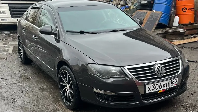 Продам volkswagen passat b6 1.8tsi 2010 года выпуска, в отличном состоянии, без гнили и рыжиков, технически обслужен. ходовая перебрана, суппорта новые, колодки новые, фазорегулятор новый, катушки, свечи новые, замена масла каждые 7тыс. км. двигатель не троит и не дизелит!едет бодро, прошит под stage 1.коробка dsg dq200 обслужена, была замена гидроаккумулятора, мехатронник перебран, коробка прошита stage 1. отдам 2 комплекта титановых дисков с резиной. по комплектации: ✅датчики света и дождя ✅парктронники, мультируль, эл. регулировка сидений, зеркал, мультимедиа, подогрев переднего и заднего стекла. ✅климат контроль ✅autohold ✅круиз контроль подробнее расскажу по телефону +79493229209 (телеграмм на этом номере ✅) осмотр город торез донецкая область цена 850000₽ торг - фотография - 2