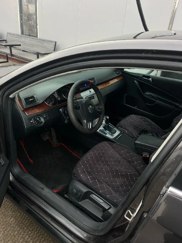 Продам volkswagen passat b6 1.8tsi 2010 года выпуска, в отличном состоянии, без гнили и рыжиков, технически обслужен. ходовая перебрана, суппорта новые, колодки новые, фазорегулятор новый, катушки, свечи новые, замена масла каждые 7тыс. км. двигатель не троит и не дизелит!едет бодро, прошит под stage 1.коробка dsg dq200 обслужена, была замена гидроаккумулятора, мехатронник перебран, коробка прошита stage 1. отдам 2 комплекта титановых дисков с резиной. по комплектации: ✅датчики света и дождя ✅парктронники, мультируль, эл. регулировка сидений, зеркал, мультимедиа, подогрев переднего и заднего стекла. ✅климат контроль ✅autohold ✅круиз контроль подробнее расскажу по телефону +79493229209 (телеграмм на этом номере ✅) осмотр город торез донецкая область цена 850000₽ торг - фотография - 5