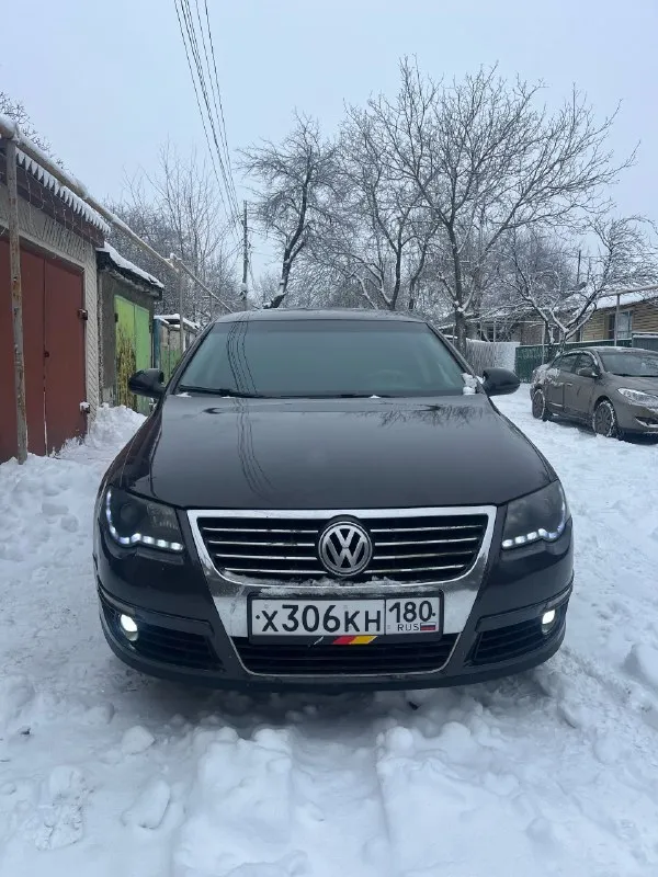 Продам volkswagen passat b6 1.8tsi 2010 года выпуска, в отличном состоянии, без гнили и рыжиков, технически обслужен. ходовая перебрана, суппорта новые, колодки новые, фазорегулятор новый, катушки, свечи новые, замена масла каждые 7тыс. км. двигатель не троит и не дизелит!едет бодро, прошит под stage 1.коробка dsg dq200 обслужена, была замена гидроаккумулятора, мехатронник перебран, коробка прошита stage 1. отдам 2 комплекта титановых дисков с резиной. по комплектации: ✅датчики света и дождя ✅парктронники, мультируль, эл. регулировка сидений, зеркал, мультимедиа, подогрев переднего и заднего стекла. ✅климат контроль ✅autohold ✅круиз контроль подробнее расскажу по телефону +79493229209 (телеграмм на этом номере ✅) осмотр город торез донецкая область цена 850000₽ торг - фотография - 7