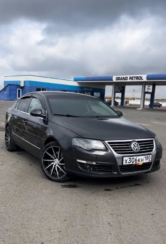 Продам volkswagen passat b6 1.8tsi 2010 года выпуска, в отличном состоянии, без гнили и рыжиков, технически обслужен. ходовая перебрана, суппорта новые, колодки новые, фазорегулятор новый, катушки, свечи новые, замена масла каждые 7тыс. км. двигатель не троит и не дизелит!едет бодро, прошит под stage 1.коробка dsg dq200 обслужена, была замена гидроаккумулятора, мехатронник перебран, коробка прошита stage 1. отдам 2 комплекта титановых дисков с резиной. по комплектации: ✅датчики света и дождя ✅парктронники, мультируль, эл. регулировка сидений, зеркал, мультимедиа, подогрев переднего и заднего стекла. ✅климат контроль ✅autohold ✅круиз контроль подробнее расскажу по телефону +79493229209 (телеграмм на этом номере ✅) осмотр город торез донецкая область цена 850000₽ торг - фотография - 9
