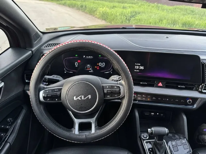 Срочно продам kia sportage
Год выпуска: 2022
Пробег: 40 000 км
Модификация: 2,5 (189 л. С. )
Тип двигателя: бензин
Коробка передач: автомат
Привод: полный
Комплектация: x-line
Цвет: красный
Один владелец.
Брал с пробегом 34 500км

-Удержание в полосе
-Круиз-контроль
-Климат-контроль
-Камера заднего вида
-Старт-стоп
-Подогрев сидений
-Электропривод сидений
-Эл-стеклоподъёмники (передние и задние)
-Эл-регулировка зеркал
-Панорама
-Русифицирована
-Полностью обслужена, поменяны все расходники, установлены хорошие тормоза (брали машину и обслуживали для себя)
В связи с определенными обстоятельствами авто продается в кротчайшие сроки!

В продаже kia sportage в идеальном техническом и внешнем состоянии.
Состояние нового авто. Переоформление после 1 ноября.
Авто в г. Макеевка, днр.

Цена: 3 100 000 рублей

Контакты:
+7 949 398 58 38
Иван - фотография - 7