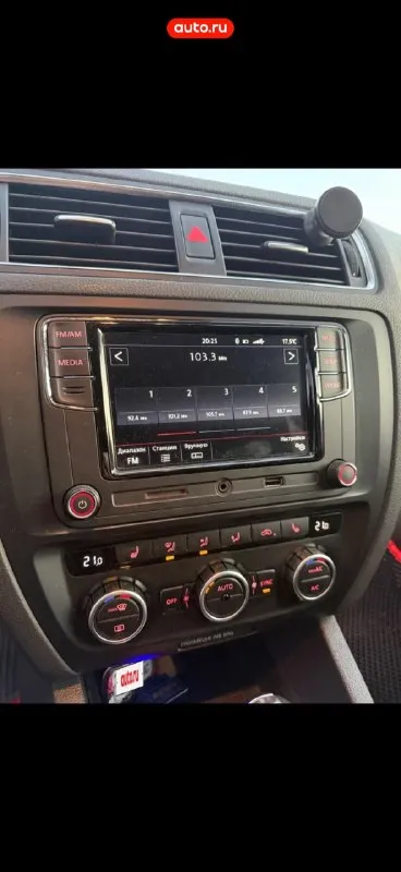 Продам свой автомобиль! 2013 года выпуска. двигатель 1.4 tsi, ркпп dsg 7 dq200. пробег оригинал(333 тыс км. ) не скручен. сцепление меняли, мехатроник перебирали. машина в хорошем и ухоженном состоянии! обслужена от и до. ходовая новая, недавно заменил передние стойки и рычаги. установлены новые фары с линзой под диодную лампу h7 (как по заводу). ухоженный и не затертый салон. руль перетянут, контурная подсветка дверных карт. установлен круиз контроль и подсветка пространства ног в салоне и так же подсветка в боковых зеркалах. мультимедиа оригинал с bluetooth. зашумленны передние арки, двери, пол. очень приятная и ухоженная машина. цена 950 тыс руб. торг хороший присутствует. связь по телефону +79856653493 📞 звоните: +7(985)6653493 - фотография - 5