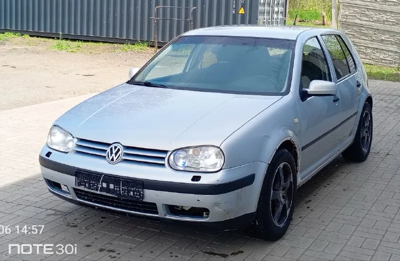 Volkswagen golf 4 год выпуска 2000 мотор 2.0 газ бензин автомобиль в хорошем состоянии мотор работает ровно не дымит! коробка без хрустов и т. д ходовая вся обслужена с документами полный порядок цена 345.000₽ небольшой торг также рассмотрю варианты обмена остальные вопросы по тел+79490843898 - фотография - 1