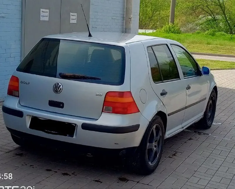 Volkswagen golf 4 год выпуска 2000 мотор 2.0 газ бензин автомобиль в хорошем состоянии мотор работает ровно не дымит! коробка без хрустов и т. д ходовая вся обслужена с документами полный порядок цена 345.000₽ небольшой торг также рассмотрю варианты обмена остальные вопросы по тел+79490843898 - фотография - 3