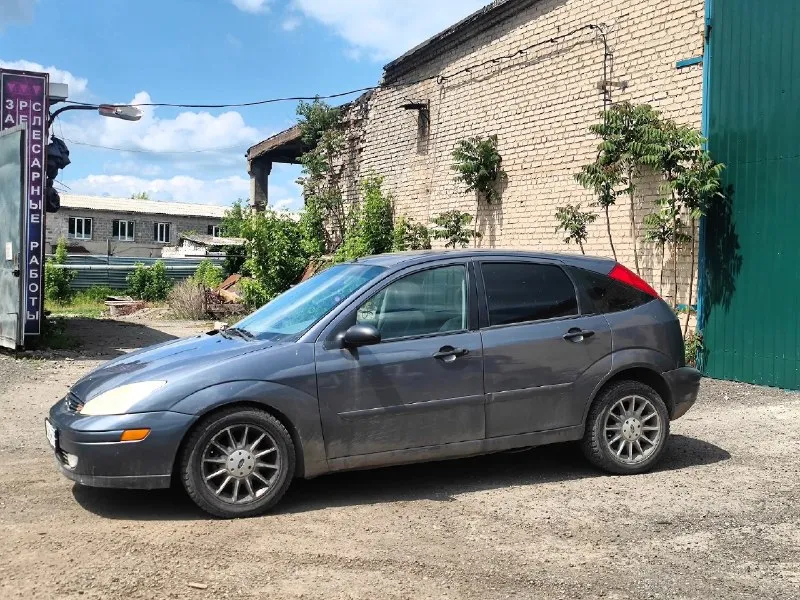 В продаже ford focus 2001 г. в., на полном ходу. двс: бензин, 2л масло не ест. мкпп. круиз контроль, кондиционер (не заправлен) летняя / зимняя резина. ключ один, сигнализация с цз. срочная продажа, торга нет! цена: 255.000 руб. донецк! собственник: +79110173191 - фотография - 3