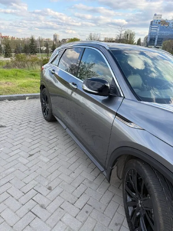 🚘 марка и модель: infiniti qx50 v объем: 2.0 (249л. с), бензин 📏 пробег: 99000 📆 год: 2021 📝 кпп: ⚙️ описание: комплектация —панорамная крыша, чёрный потолок, подогрев сидений, подсветка порогов, датчик света, дождя, подушки безопасности — стоит на новой летней резине (диски r20), комплект зимней резины (на фото) — в идеальном состоянии, полная комплектация, 2ключа. vin 3pcaj5ba7mf125959 донецк +79493339847 💰 цена: 3 300🍋 🌍 город: 📞 телефон: +79493339847 - фотография - 3