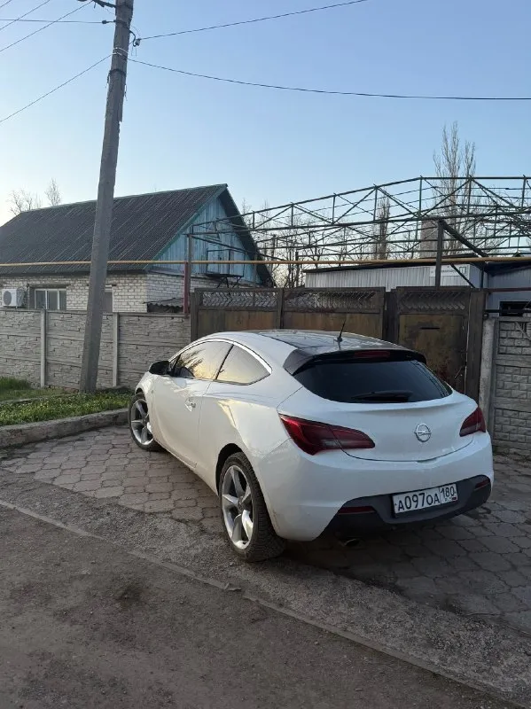 ‼ продам ‼ 🔥 opel astra j gtc 🔥 ✅коротко о машине: - 1.4 турбо (140 лс) - 2013 год - пробег 225.000 км - ✅комплектация: - двухзонный климат - подогрев сидений/руля - датчик света/дождя - складывание зеркал - комби салон - перешитый мультируль - электро ручник - круиз контроль - 19 колеса, в комплекте 2 резины continental(зима), bridgestone(лето) - сигнализация/автозапуск ✅состояние: - салон чист и ухожен - без нареканий - система охлаждения обслужена, никаких течей нет - по кузову есть косяки, есть куда приложить руки - обслужен(заменена цепь, натяжители, все прокладки, сальники, клапанная крышка ) - новый генератор и аккумулятор - турбина обслужена 🔥цена: 840.000🔥 торг уместен обмен не рассматриваю. город ясиноватая телефон: +79888960672 📞 звоните: +7(988)8960672 - фотография - 2
