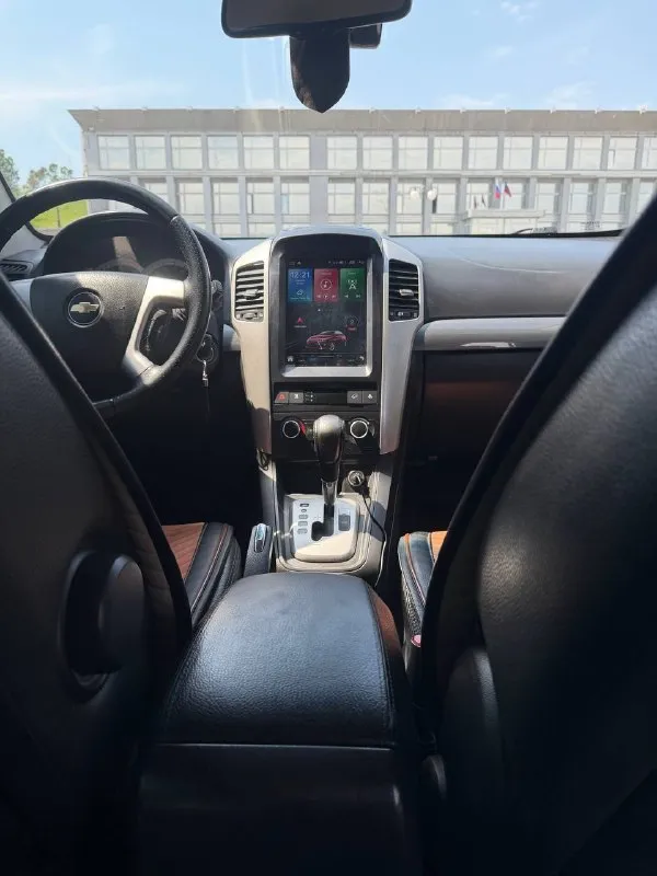Собственник. Учет рф 180.
Автомобиль приобретен у 1 владельца в 2024 году.
Chevrolet captiva
2007 Год выпуска
Пробег 237 тыс. Км
Двигатель 3.2 v6 (230 л. С. )
Акпп aisin
Полный привод
Мотор и коробка в отличном состоянии для своего возраста.
Замена масла в двигателе каждые 7 тыс. Км.
Замена масла в акпп на пробеге 234 тыс. Км.
Произведена замена передней и задней части ходовой(посторонних шумов в автомобиле нет).
По кузову ржавчины нет.
Комплектация:
Климат контроль
Круиз контроль
Мультируль
Датчик дождя
Датчик света
Передние сиденья с подогревом
Кожаный салон
Задний парктроник
Установлено новое головное устройство с поддержкой carplay и android auto, яндекс музыки, навигатора и т. Д.
Новая акустика
Камера переднего и заднего вида
Видеорегистратор
Нюансы лкп соответствуют пробегу автомобиля, в связи с чем реальному покупателю возможен аргументированный торг у капота.
Продажа с переоформлением в мрэо.
Г. Донецк
Цена 970000 руб.
Тел. +79495084660 - фотография - 2