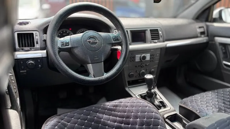 🚘марка: opel vectra ⚙️двигатель:2.0 ⛽️вид топлива:бензин кпп:механика кузов: седан пробег: 250.000 км 📅год выпуска: 2006 💰цена: 650.000 руб •усилитель руля. •эл стеклоподъёмники •мультимедиа •кондиционер продажа возможна : наличный расчет✅ безнал✅ кредит✅ обмен на ваш авто✅ звонки по номеру 📲+79495111156 🛜также в телеграмм и мах 🚘автосалон:автото4ка 🌎находимся по адресу 📍г. мариуполь ул. макара мазая 41 с 10.00 до18.00 - фотография - 7