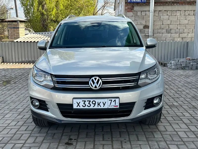 Volkswagen tiguan рестайлинг 2.0 tsi год выпуска 2013 пробег 216000 тысяч полный привод двигатель в идеальном состоянии не троит, не дымит, весь обслуженный, кузов в идеальном состоянии без дтп, ржавчин, вмятин, царапин, коробка обычный автомат (aisin) весь обслуженный автомобиль не каких вложений не требует все расходники поменяны по комплектации старт стоп без ключевой доступ климат контроль бортовой компьютер круиз контроль эл стекло подъемники камера заднего вида омыватель фар партроники мульте руль и многое другое цена 1 375 000 остальные вопросы по телефону +79493943583 - фотография - 1
