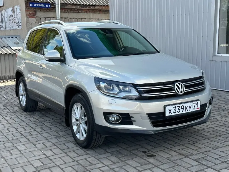 Volkswagen tiguan рестайлинг 2.0 tsi год выпуска 2013 пробег 216000 тысяч полный привод двигатель в идеальном состоянии не троит, не дымит, весь обслуженный, кузов в идеальном состоянии без дтп, ржавчин, вмятин, царапин, коробка обычный автомат (aisin) весь обслуженный автомобиль не каких вложений не требует все расходники поменяны по комплектации старт стоп без ключевой доступ климат контроль бортовой компьютер круиз контроль эл стекло подъемники камера заднего вида омыватель фар партроники мульте руль и многое другое цена 1 375 000 остальные вопросы по телефону +79493943583 - фотография - 2