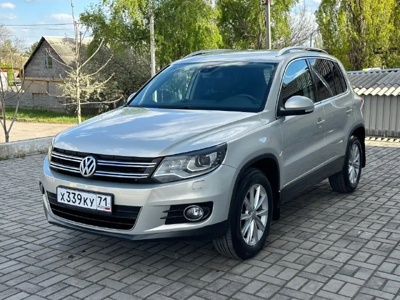 Volkswagen tiguan рестайлинг 2.0 tsi год выпуска 2013 пробег 216000 тысяч полный привод двигатель в идеальном состоянии не троит, не дымит, весь обслуженный, кузов в идеальном состоянии без дтп, ржавчин, вмятин, царапин, коробка обычный автомат (aisin) весь обслуженный автомобиль не каких вложений не требует все расходники поменяны по комплектации старт стоп без ключевой доступ климат контроль бортовой компьютер круиз контроль эл стекло подъемники камера заднего вида омыватель фар партроники мульте руль и многое другое цена 1 375 000 остальные вопросы по телефону +79493943583 - фотография - 3