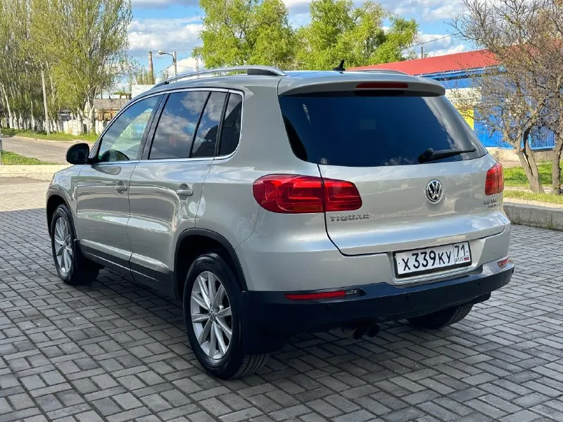 Volkswagen tiguan рестайлинг 2.0 tsi год выпуска 2013 пробег 216000 тысяч полный привод двигатель в идеальном состоянии не троит, не дымит, весь обслуженный, кузов в идеальном состоянии без дтп, ржавчин, вмятин, царапин, коробка обычный автомат (aisin) весь обслуженный автомобиль не каких вложений не требует все расходники поменяны по комплектации старт стоп без ключевой доступ климат контроль бортовой компьютер круиз контроль эл стекло подъемники камера заднего вида омыватель фар партроники мульте руль и многое другое цена 1 375 000 остальные вопросы по телефону +79493943583 - фотография - 4