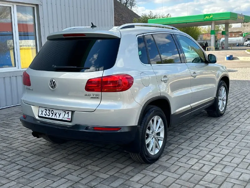 Volkswagen tiguan рестайлинг 2.0 tsi год выпуска 2013 пробег 216000 тысяч полный привод двигатель в идеальном состоянии не троит, не дымит, весь обслуженный, кузов в идеальном состоянии без дтп, ржавчин, вмятин, царапин, коробка обычный автомат (aisin) весь обслуженный автомобиль не каких вложений не требует все расходники поменяны по комплектации старт стоп без ключевой доступ климат контроль бортовой компьютер круиз контроль эл стекло подъемники камера заднего вида омыватель фар партроники мульте руль и многое другое цена 1 375 000 остальные вопросы по телефону +79493943583 - фотография - 5