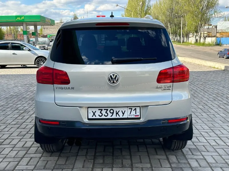 Volkswagen tiguan рестайлинг 2.0 tsi год выпуска 2013 пробег 216000 тысяч полный привод двигатель в идеальном состоянии не троит, не дымит, весь обслуженный, кузов в идеальном состоянии без дтп, ржавчин, вмятин, царапин, коробка обычный автомат (aisin) весь обслуженный автомобиль не каких вложений не требует все расходники поменяны по комплектации старт стоп без ключевой доступ климат контроль бортовой компьютер круиз контроль эл стекло подъемники камера заднего вида омыватель фар партроники мульте руль и многое другое цена 1 375 000 остальные вопросы по телефону +79493943583 - фотография - 6