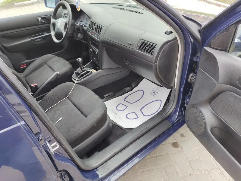 Продаю volkswagen golf4 универсал, 2000 года выпуска, механика. цена 400000 руб. производство германия, на учет рф ставили в 2024 году. второй хозяин. все документы в порядке. движок контрактный, ставил в декабре 2025 г. 150 тыс. пробега (документы на него в наличии) 1.6 л, 16-клапанный, 105 л. с. работает тихо, ничего не стучит, не гремит, не троит, масло не жрет. подвеска перебрана, мягкая, сбитая. лкп - возрастные косяки, на фото видно. музыка заменена вся. два комплекта резины (летняя yokohama - 1 сезон и зимняя липучка continental - 2 сезона пробега). на трассе чувствует себя уверенно, послушная, маневренная. в дтп не была. находится в донецке. звоните, пишите, по машине ничего не скрываю, все расскажу. телефон: +7(949)6278125 📲 tg: @zzzmeuzzz 📞 звоните: +7(949)6278125 - фотография - 3