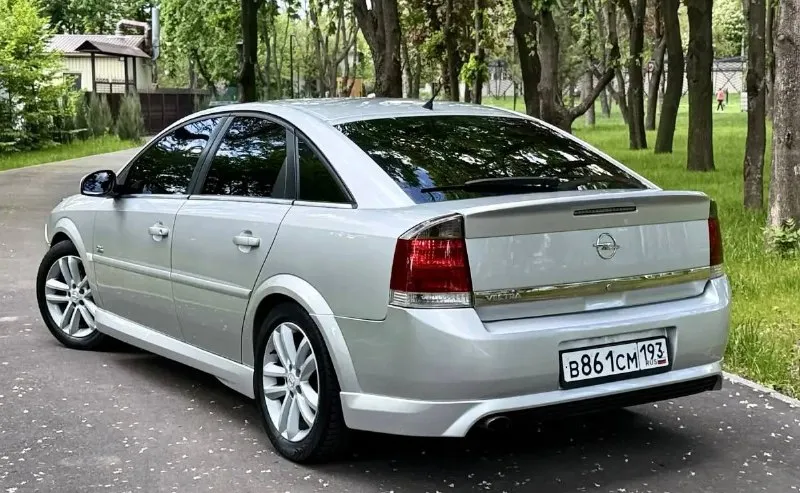Продам: opel vectra opc line 1.8 бензин, механика 2008 года выпуска кузов отличный без дтп не бит заводской не гнилой нет намека даже на ржавчину днище, пороги, арки идеал очень много вложили в авто техника новой машины климат контроль, электронные стеклоподъемники 4 шт. , гур, магнитола подогревы сидений, сигнализация пробег оригинал 184.000 км можем ехать на любые сто и проверять я только за, за авто не стыдно звоните все по тел расскажу, таких автомобилей мало, хозяйский ухоженный цена:670.000 руб. возможно сопровождения в мрео торг у капота +79493829905 +79198860059 📲 tg: @vania_3773 📞 звоните: +7(949)3829905 - фотография - 4