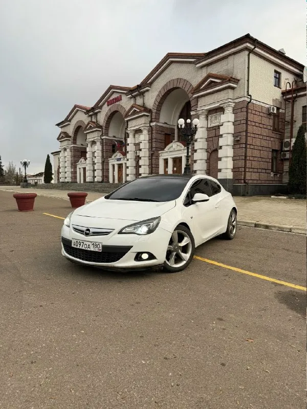 ‼ продам ‼ 🔥opel astra j gtc 🔥 ✅коротко о машине: - 1.4 турбо (140 лс) - 2013 год - пробег 225.000 км - акпп ✅комплектация: - двухзонный климат - подогрев сидений/руля - датчик света/дождя - складывание зеркал - комби салон - перешитый мультируль - электро ручник - круиз контроль - 19 колеса, в комплекте 2 резины continental(зима), bridgestone(лето) - сигнализация/автозапуск ✅состояние: - салон чист и ухожен - акпп без нареканий - система охлаждения обслужена, никаких течей нет - по кузову есть косяки, есть куда приложить руки - мотор обслужен(заменена цепь, натяжители, все прокладки, сальники, клапанная крышка ) - новый генератор и аккумулятор - турбина обслужена 🔥цена: 840.000🔥 торг уместен обмен не рассматриваю. город ясиноватая телефон: +79888960672 - фотография - 2
