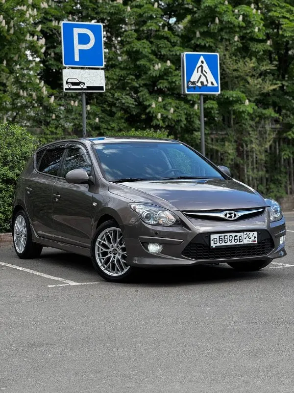 Hyundai i 30 1.6 акпп 2011 г. в. авто в идеальном состоянии с родным пробегом подтвержденным автотекой, надежным мотором и классическим автоматом!!! салон как у нового авто!!! в хорошей комплектации!!! -полный элетктропакект -кондиционер -мультимедиа 6 динамиков aux/bt -серво/мультируль -обогрев передних сидений -сигнализация -парктроники -видеорегистратор -камера заднего вида по авто сделано большое то замена всех масел и фильтров коробки и двигателя!! перебрана абсолютно вся ходовая часть, включая амортизаторы (sachs) пружины, рулевые тяги, шаровые, опоры/подшипники, короче всё до каждого болтика!!!!новый акб установлены красивые легкосплавные диски r17 с новой летней резиной!! пробег 183 тыс. км стоимость 785 тыс. руб. звоните +79495082418(мах) тг вотсап +79493811593 - фотография - 1