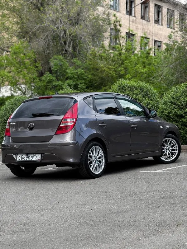 Hyundai i 30 1.6 акпп 2011 г. в. авто в идеальном состоянии с родным пробегом подтвержденным автотекой, надежным мотором и классическим автоматом!!! салон как у нового авто!!! в хорошей комплектации!!! -полный элетктропакект -кондиционер -мультимедиа 6 динамиков aux/bt -серво/мультируль -обогрев передних сидений -сигнализация -парктроники -видеорегистратор -камера заднего вида по авто сделано большое то замена всех масел и фильтров коробки и двигателя!! перебрана абсолютно вся ходовая часть, включая амортизаторы (sachs) пружины, рулевые тяги, шаровые, опоры/подшипники, короче всё до каждого болтика!!!!новый акб установлены красивые легкосплавные диски r17 с новой летней резиной!! пробег 183 тыс. км стоимость 785 тыс. руб. звоните +79495082418(мах) тг вотсап +79493811593 - фотография - 3