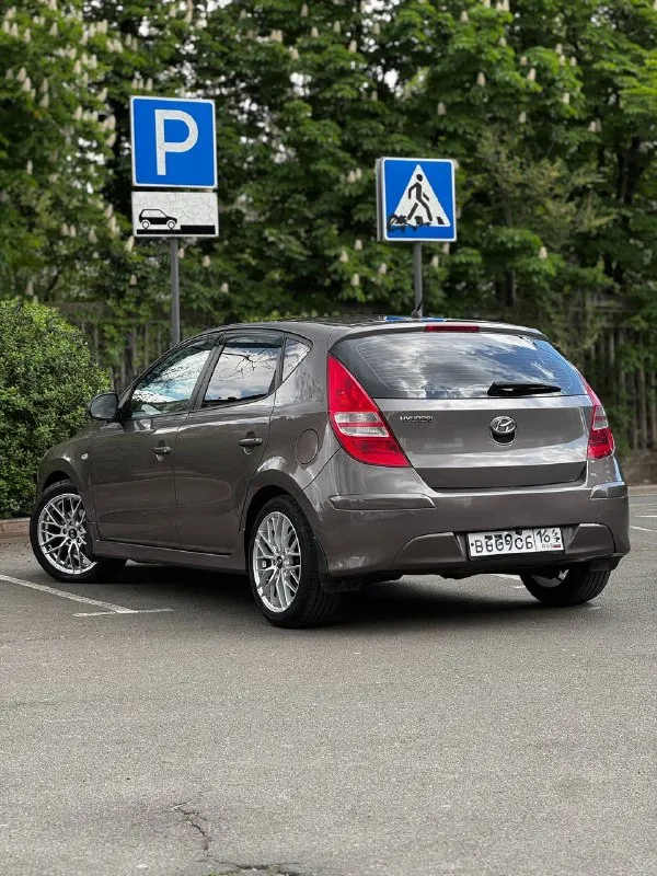 Hyundai i 30 1.6 акпп 2011 г. в. авто в идеальном состоянии с родным пробегом подтвержденным автотекой, надежным мотором и классическим автоматом!!! салон как у нового авто!!! в хорошей комплектации!!! -полный элетктропакект -кондиционер -мультимедиа 6 динамиков aux/bt -серво/мультируль -обогрев передних сидений -сигнализация -парктроники -видеорегистратор -камера заднего вида по авто сделано большое то замена всех масел и фильтров коробки и двигателя!! перебрана абсолютно вся ходовая часть, включая амортизаторы (sachs) пружины, рулевые тяги, шаровые, опоры/подшипники, короче всё до каждого болтика!!!!новый акб установлены красивые легкосплавные диски r17 с новой летней резиной!! пробег 183 тыс. км стоимость 785 тыс. руб. звоните +79495082418(мах) тг вотсап +79493811593 - фотография - 4