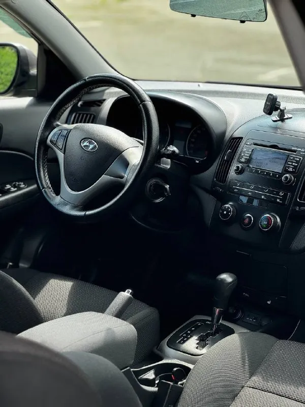 Hyundai i 30 1.6 акпп 2011 г. в. авто в идеальном состоянии с родным пробегом подтвержденным автотекой, надежным мотором и классическим автоматом!!! салон как у нового авто!!! в хорошей комплектации!!! -полный элетктропакект -кондиционер -мультимедиа 6 динамиков aux/bt -серво/мультируль -обогрев передних сидений -сигнализация -парктроники -видеорегистратор -камера заднего вида по авто сделано большое то замена всех масел и фильтров коробки и двигателя!! перебрана абсолютно вся ходовая часть, включая амортизаторы (sachs) пружины, рулевые тяги, шаровые, опоры/подшипники, короче всё до каждого болтика!!!!новый акб установлены красивые легкосплавные диски r17 с новой летней резиной!! пробег 183 тыс. км стоимость 785 тыс. руб. звоните +79495082418(мах) тг вотсап +79493811593 - фотография - 8