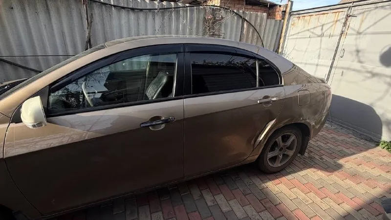 Продается geely emgrand 2011 года 1.8 мт 380.000 рублей 302.000 пробег владею почти год, я 3-ий хозяин, машина хорошая, просторная, на трассе держит отлично, но машиной нужно заниматься, а времени и средств на данный момент нет по этому и цена ниже рыночной, стоит 4 поколения и вписан в птс, поменяна выхлопная система, поменяны лямдазонты, в придачу отдам новый тормозные диски, колодки, бронепровода, катушки зажигания, упаковка моторного масла, ароматизаторы, фильтра на газ и на бензин, также воздушный фильтр, салонный фильтр и масленый фильтр, есть масложор и подтраивает, торг уместен александр +7(949)593-32-44 📞 звоните: +7(949)5933244 - фотография - 3