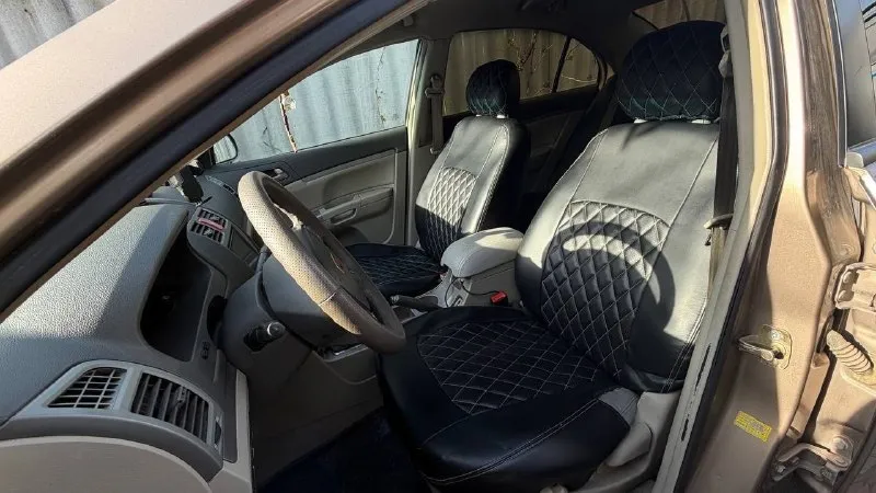 Продается geely emgrand 2011 года 1.8 мт 380.000 рублей 302.000 пробег владею почти год, я 3-ий хозяин, машина хорошая, просторная, на трассе держит отлично, но машиной нужно заниматься, а времени и средств на данный момент нет по этому и цена ниже рыночной, стоит 4 поколения и вписан в птс, поменяна выхлопная система, поменяны лямдазонты, в придачу отдам новый тормозные диски, колодки, бронепровода, катушки зажигания, упаковка моторного масла, ароматизаторы, фильтра на газ и на бензин, также воздушный фильтр, салонный фильтр и масленый фильтр, есть масложор и подтраивает, торг уместен александр +7(949)593-32-44 📞 звоните: +7(949)5933244 - фотография - 6