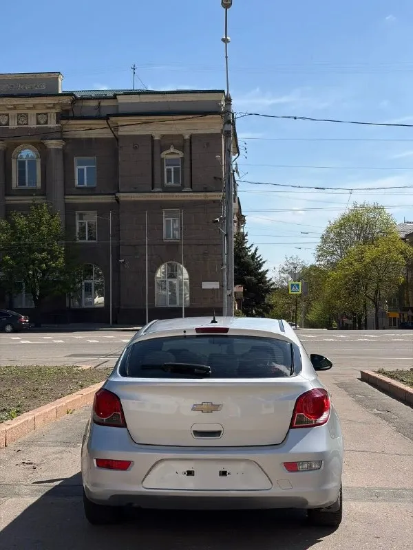 Chevrolet cruze
Год выпуска: 2012
Двигатель:1.8л. (141л. С)
Коробка автомат
Пробег 159 000
Цена 690 000

Комплектация:
4 Эл. Стеклоподъемника, abs,
Кондиционер
Корректор фар, мультируль,
Обогрев зеркал и заднего стекла,
Подогрев сидений,
Электропривод зеркал

Автомобиль в хорошем внешнем и техническом состоянии. Каких-лиюо вложений не требует. Двигатель без нареканий, работает ровно, масло не расходует, едет бодро. Была произведена замена комплекта грм с фазорегуляторами. Акпп также в хорошем состоянии, передачи переключает четко, без затупов и рывков. Ходовая часть автомобиля обслужена, посторонние звуки отсутствуют. Все работает без нареканий. Являюсь собственником транспортного средства.

Осмотр: г. Донецк
Телефон: +7 (949) 429-59-49 - фотография - 4