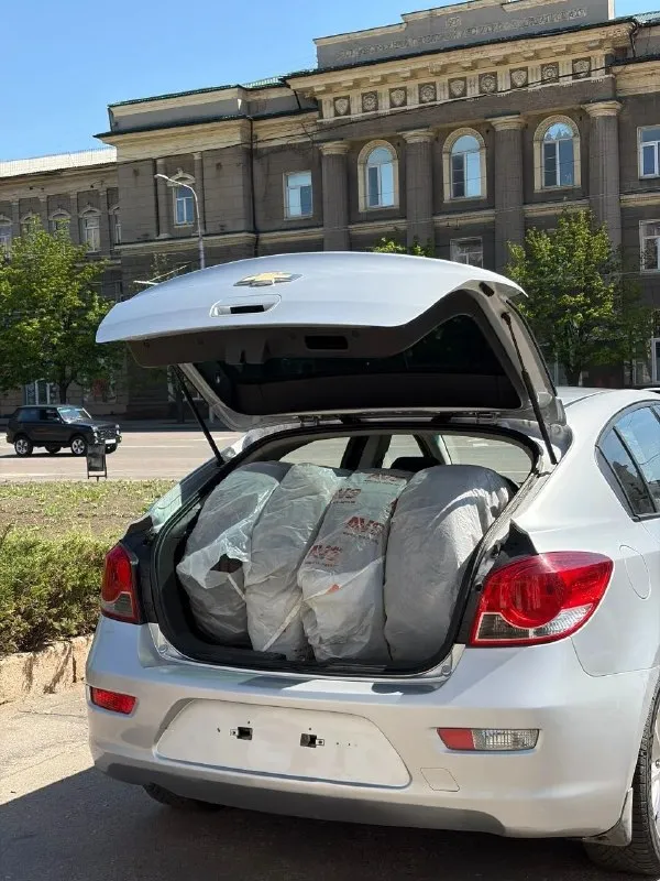 Chevrolet cruze
Год выпуска: 2012
Двигатель:1.8л. (141л. С)
Коробка автомат
Пробег 159 000
Цена 690 000

Комплектация:
4 Эл. Стеклоподъемника, abs,
Кондиционер
Корректор фар, мультируль,
Обогрев зеркал и заднего стекла,
Подогрев сидений,
Электропривод зеркал

Автомобиль в хорошем внешнем и техническом состоянии. Каких-лиюо вложений не требует. Двигатель без нареканий, работает ровно, масло не расходует, едет бодро. Была произведена замена комплекта грм с фазорегуляторами. Акпп также в хорошем состоянии, передачи переключает четко, без затупов и рывков. Ходовая часть автомобиля обслужена, посторонние звуки отсутствуют. Все работает без нареканий. Являюсь собственником транспортного средства.

Осмотр: г. Донецк
Телефон: +7 (949) 429-59-49 - фотография - 8