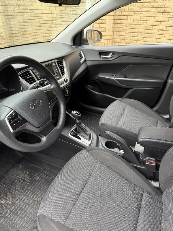+79493330955 в продаже hyundai solaris 1.6 автомат 2019год идеальное состояние ✅ пробег 101тыс. км оригинальный ✅ каждое стекло родное, включая и лобовое ✅ заводской окрас ✅ без вложений ✅ южный регион ( эксплуатация по краснодарскому краю) ✅ кузов без сколов и царапин ✅ два ключа ✅ обслужен ✅ любые проверки на любом сто ✅ telegram - фотография - 2