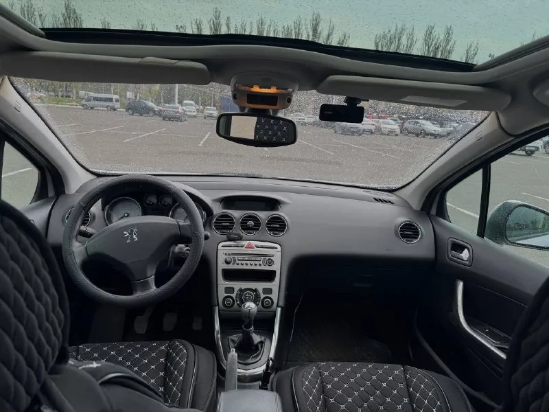 Продам peugeot 308 1.6 203.000 родного пробега полная комплектация: климат контроль, подогрев передних сидений, эл. складывание боковых зеркал, 4 эл. стеклоподъемника, омывай-ка фар, заводской кожаный салон, панорамная крыша, кондиционер заправлен. осмотр г. макеевка цена: 600 000р +79493778536 (виталий) + 79494389902 (анна) - фотография - 4