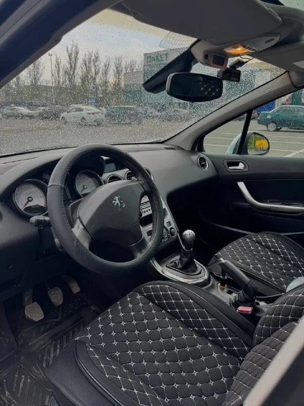 Продам peugeot 308 1.6 203.000 родного пробега полная комплектация: климат контроль, подогрев передних сидений, эл. складывание боковых зеркал, 4 эл. стеклоподъемника, омывай-ка фар, заводской кожаный салон, панорамная крыша, кондиционер заправлен. осмотр г. макеевка цена: 600 000р +79493778536 (виталий) + 79494389902 (анна) - фотография - 5