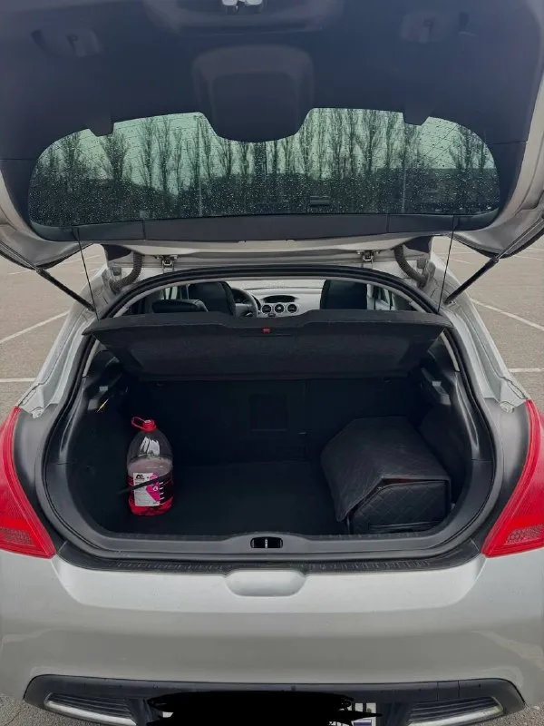 Продам peugeot 308 1.6 203.000 родного пробега полная комплектация: климат контроль, подогрев передних сидений, эл. складывание боковых зеркал, 4 эл. стеклоподъемника, омывай-ка фар, заводской кожаный салон, панорамная крыша, кондиционер заправлен. осмотр г. макеевка цена: 600 000р +79493778536 (виталий) + 79494389902 (анна) - фотография - 6