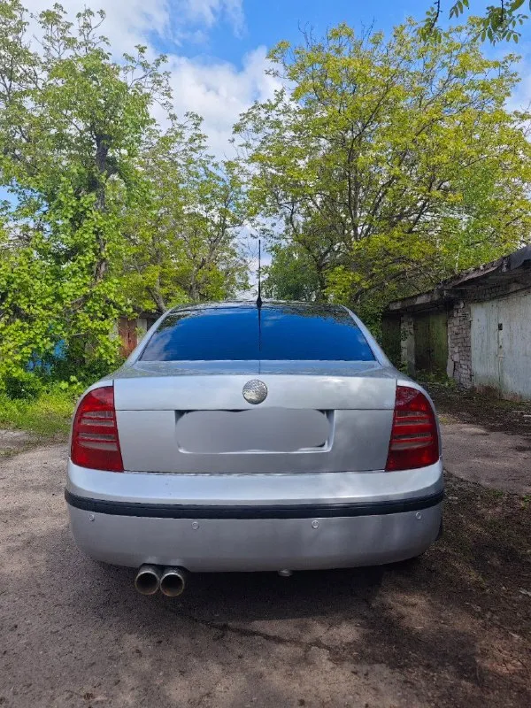 Продам skoda superb 2006 года выпуска. пробег: 250 тысяч. 1 8 t. установлен газ пропан. размер колес: r 19 стоит хорошая музыка. автомобиль ездит каждый день, по технической части все исправно. двигатель масло не берет, не дымит. сидения стоят с volkswagen cc. цена: 750 тысяч. максим. +79494316045 макеевка 📲 tg: @wixizez 📞 звоните: +7(949)4316045 - фотография - 3