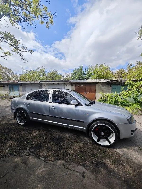 Продам skoda superb 2006 года выпуска. пробег: 250 тысяч. 1 8 t. установлен газ пропан. размер колес: r 19 стоит хорошая музыка. автомобиль ездит каждый день, по технической части все исправно. двигатель масло не берет, не дымит. сидения стоят с volkswagen cc. цена: 750 тысяч. максим. +79494316045 макеевка 📲 tg: @wixizez 📞 звоните: +7(949)4316045 - фотография - 4