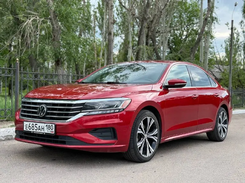 Volkswagen passat sel premium 2020 ✅ 2020 год ✅ мотор 2.0т / бензин / акпп (aisin) ✅ пробег 88.000 км ✅ 1 владелец 🔥 автомобиль в максимальной комплектации sel premium ﻿﻿• акустическая система "fender" ﻿﻿• память сидений, бесключевой доступ, start-stop, слепые зоны. • ﻿﻿люк, парктроники спереди и сзади, ассистент автопарковки, камера заднего вида. • ﻿﻿адаптивный круиз-контроль с датчиком обнаружения препятствий и контролем дистанции, а также удержанием в полосе. • ﻿﻿климат-контроль, электропривод сидений, обогрев всех сидений и зеркал. • ﻿﻿максимальная заводская led-оптика, дистанционный запуск с ключа, расширенная отделка салона кожей и деревом. • ﻿﻿полностью русифицированная мультимедиа с картами местности и carplay. 🚗автомобиль в отличном состоянии, полностью обслужен. кузов покрыт керамикой. два комплекта резины лето/зима. возможен обмен цена 2,2 млн +79498391422 - фотография - 1