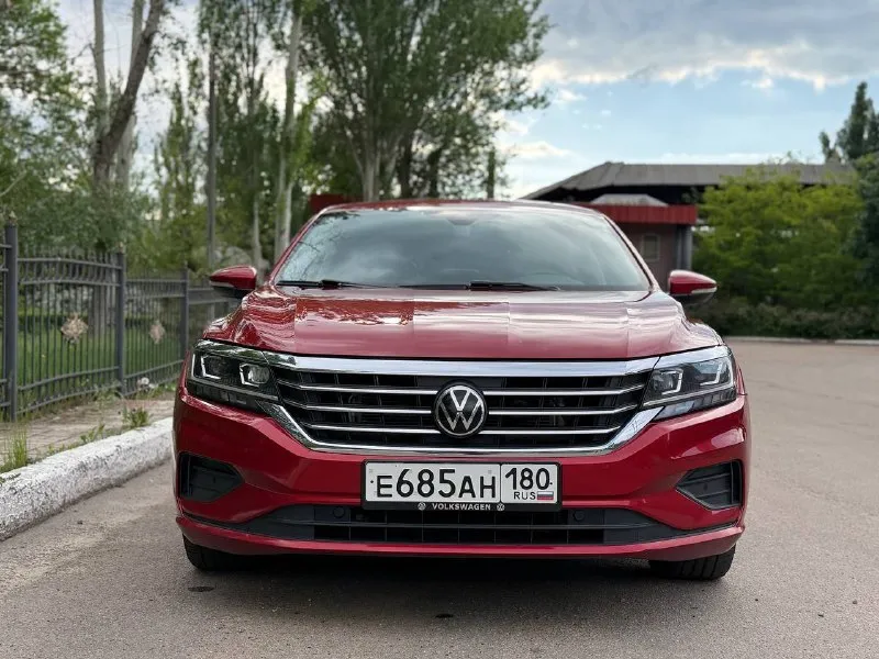 Volkswagen passat sel premium 2020 ✅ 2020 год ✅ мотор 2.0т / бензин / акпп (aisin) ✅ пробег 88.000 км ✅ 1 владелец 🔥 автомобиль в максимальной комплектации sel premium ﻿﻿• акустическая система "fender" ﻿﻿• память сидений, бесключевой доступ, start-stop, слепые зоны. • ﻿﻿люк, парктроники спереди и сзади, ассистент автопарковки, камера заднего вида. • ﻿﻿адаптивный круиз-контроль с датчиком обнаружения препятствий и контролем дистанции, а также удержанием в полосе. • ﻿﻿климат-контроль, электропривод сидений, обогрев всех сидений и зеркал. • ﻿﻿максимальная заводская led-оптика, дистанционный запуск с ключа, расширенная отделка салона кожей и деревом. • ﻿﻿полностью русифицированная мультимедиа с картами местности и carplay. 🚗автомобиль в отличном состоянии, полностью обслужен. кузов покрыт керамикой. два комплекта резины лето/зима. возможен обмен цена 2,2 млн +79498391422 - фотография - 2