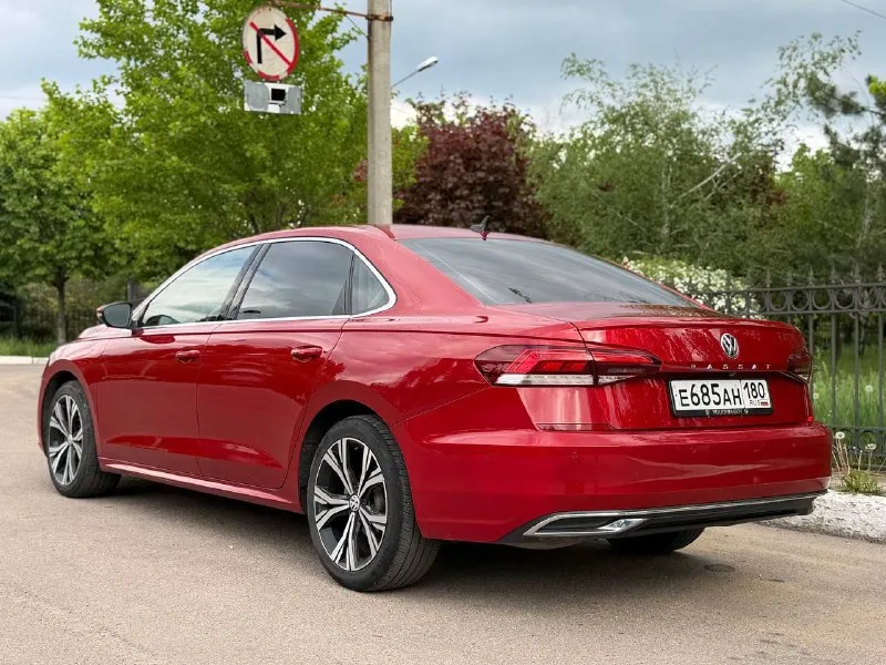 Volkswagen passat sel premium 2020 ✅ 2020 год ✅ мотор 2.0т / бензин / акпп (aisin) ✅ пробег 88.000 км ✅ 1 владелец 🔥 автомобиль в максимальной комплектации sel premium ﻿﻿• акустическая система "fender" ﻿﻿• память сидений, бесключевой доступ, start-stop, слепые зоны. • ﻿﻿люк, парктроники спереди и сзади, ассистент автопарковки, камера заднего вида. • ﻿﻿адаптивный круиз-контроль с датчиком обнаружения препятствий и контролем дистанции, а также удержанием в полосе. • ﻿﻿климат-контроль, электропривод сидений, обогрев всех сидений и зеркал. • ﻿﻿максимальная заводская led-оптика, дистанционный запуск с ключа, расширенная отделка салона кожей и деревом. • ﻿﻿полностью русифицированная мультимедиа с картами местности и carplay. 🚗автомобиль в отличном состоянии, полностью обслужен. кузов покрыт керамикой. два комплекта резины лето/зима. возможен обмен цена 2,2 млн +79498391422 - фотография - 4